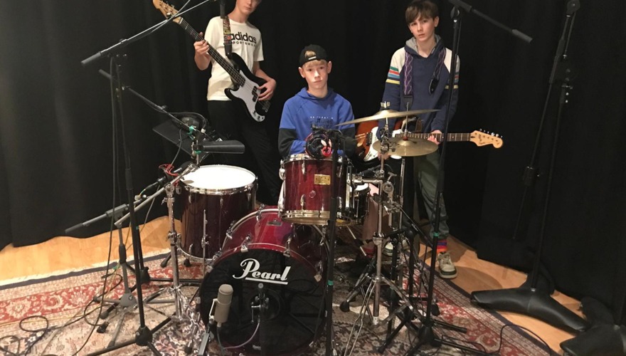 Studio Success! Red Raisins record their hit song 'Alibi'!