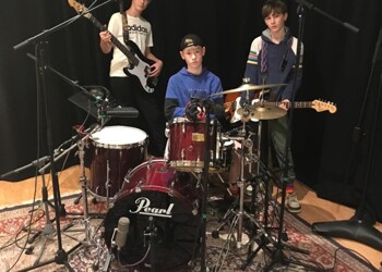 Studio Success! Red Raisins record their hit song 'Alibi'!